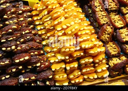 Frutta secca in vendita nel mercato di Istanbul Foto Stock