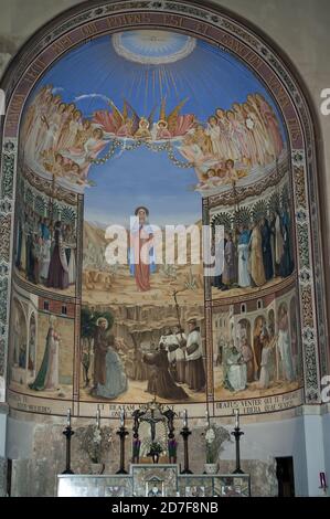 עין כרם, Ein Karem, عين كارم, Israele, Izrael, ישראל; Chiesa della Visitazione; fresco nell'altare maggiore: Maria, Madre della Chiesa e Regina di Terra Santa Foto Stock