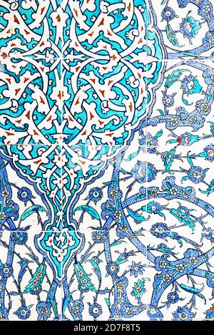 Piastrelle dipinte nel Palazzo Topkapi Foto Stock