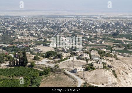Gerico, أريحا, Israele, Izrael, ישראל, יריחו; Vista dalla distanza sulla città, panorama della città. Blick aus der Ferne auf die Stadt. Foto Stock