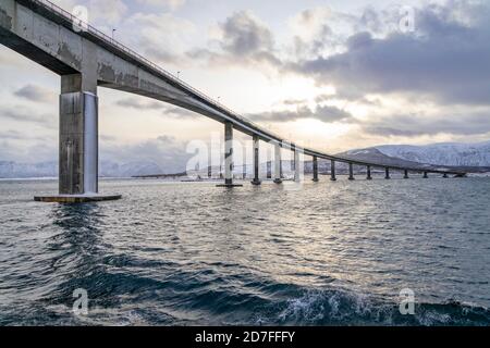 Hadselbrua un grande ponte a Stokmarknes sulla Vesterålen Foto Stock
