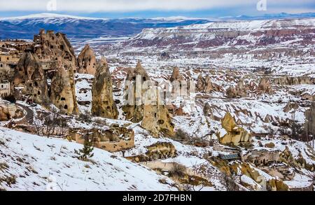 Pigeon Valley a Goreme durante l'inverno. Cappadocia, Turchia Foto Stock