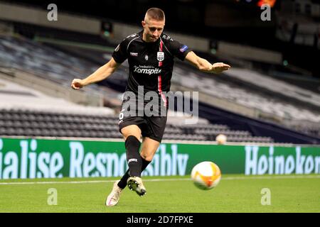 Londra, Regno Unito. 22 ottobre 2020. Reinhold Ranftl di LASK in azione durante il gioco. UEFA Europa League, group J match, Tottenham Hotspur v Lask al Tottenham Hotspur Stadium di Londra giovedì 22 ottobre 2020. Questa immagine può essere utilizzata solo per scopi editoriali. Solo per uso editoriale, è richiesta una licenza per uso commerciale. Nessun utilizzo nelle scommesse, nei giochi o nelle pubblicazioni di un singolo club/campionato/giocatore. pic by Steffan Bowen/Andrew Orchard sports photography/Alamy Live news Credit: Andrew Orchard sports photography/Alamy Live News Foto Stock