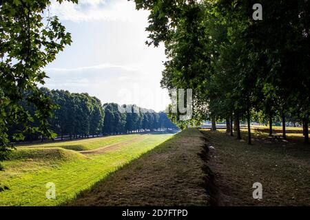 Vista dalle mura della città di Lucca in un giorno di sole Foto Stock