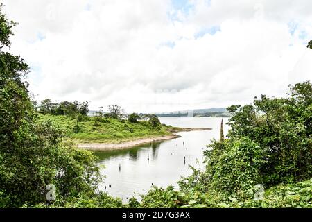 ponte sul fiume, foto come sfondo, in Arenal lago e parco vulcano, Costa rica Foto Stock