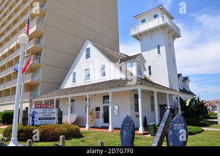 La Old Coast Guard Station ad Atlantic Avenue in Virginia Beach Oceanfront, Virginia Beach, Virginia VA, USA. Foto Stock