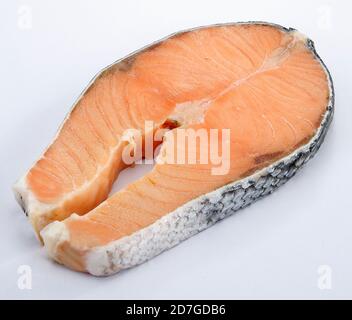 Il salmone è un alimento comune classificato come un pesce oleoso con un ricco contenuto di proteine e acidi grassi omega-3. Foto Stock