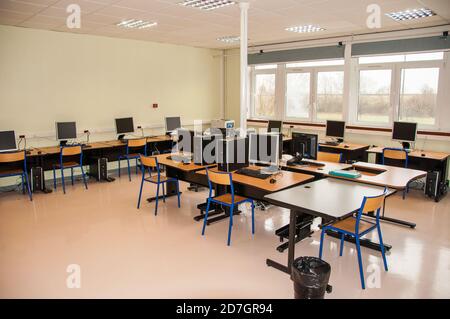 Classe con computer in una scuola superiore francese Foto Stock