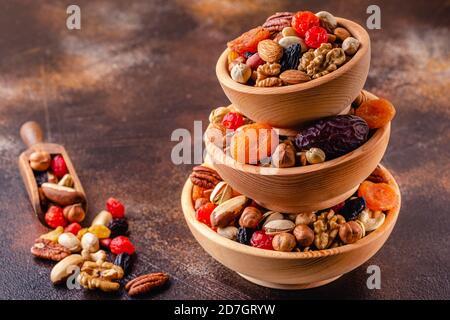 Snack sano di frutta secca e frutta secca. Foto Stock