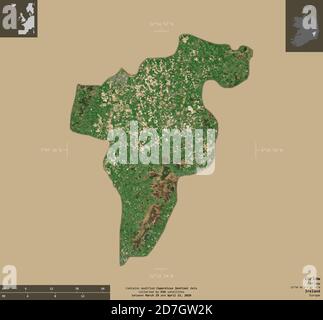 Carlow, contea dell'Irlanda. Immagini satellitari Sentinel-2. Forma isolata su fondo solido con sovrapposizioni informative. Contiene Copernicus se modificato Foto Stock