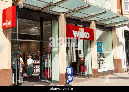 Cardiff, Wales, UK, 14 settembre 2016 : cartello con il logo Wilko fuori dall'entrata di uno dei loro negozi al dettaglio nel centro della città di st Foto Stock