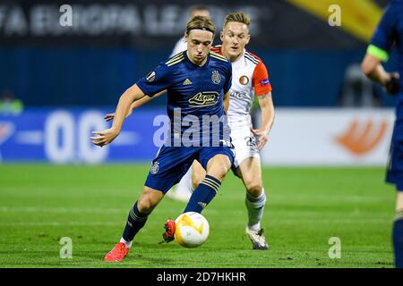 ZAGABRIA, CROAZIA - 22 OTTOBRE: Lovro Majer di Dinamo Zagreb, Jens Toornstra di Feyenoord durante la partita UEFA Europa League tra Dinamo Zagrab e Feyenoord allo stadio Maksimirstadion il 22 ottobre 2020 a Zagabria, Croazia (Foto di Yannick Verhoeven/Orange Pictures) Foto Stock