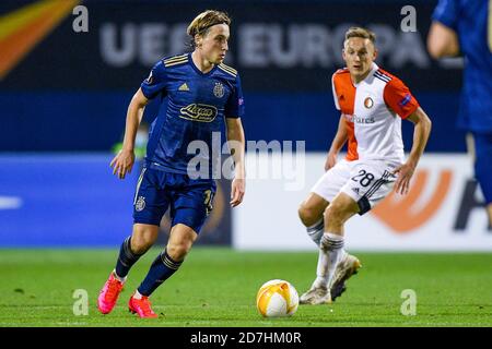 ZAGABRIA, CROAZIA - 22 OTTOBRE: Lovro Majer di Dinamo Zagreb, Jens Toornstra di Feyenoord durante la partita UEFA Europa League tra Dinamo Zagrab e Feyenoord allo stadio Maksimirstadion il 22 ottobre 2020 a Zagabria, Croazia (Foto di Yannick Verhoeven/Orange Pictures) Foto Stock