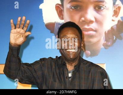 Milano, Italia. 23 Ott 2020. Milano, Italia ARCHIVIO Photocall presentazione del film 'PELE '' con la partecipazione di Pelè (Edson Arantes do Nascimento) nella foto: Pelè Credit: Independent Photo Agency/Alamy Live News Foto Stock