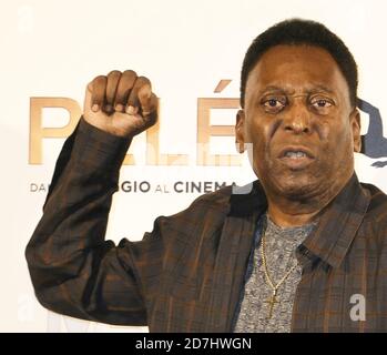 Milano, Italia. 23 Ott 2020. Milano, Italia ARCHIVIO Photocall presentazione del film 'PELE '' con la partecipazione di Pelè (Edson Arantes do Nascimento) nella foto: Pelè Credit: Independent Photo Agency/Alamy Live News Foto Stock