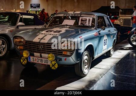 salisburgo, austria, 17 ottobre 2020, fiera classica, esposizione per auto d'epoca, moto e veicoli, peugeot 204 Foto Stock