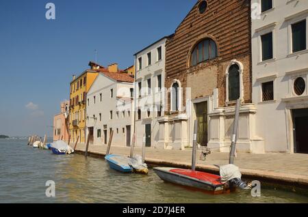 Quest'isola veneziana è rinomata in tutto il mondo per secoli per le sue creazioni in vetro soffiato, dai gioielli ai stoviglie alle sculture. Foto Stock