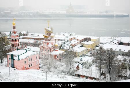 Pittoresco inverno Nizhny Novgorod in una tempesta di neve nel mese di novembre Foto Stock