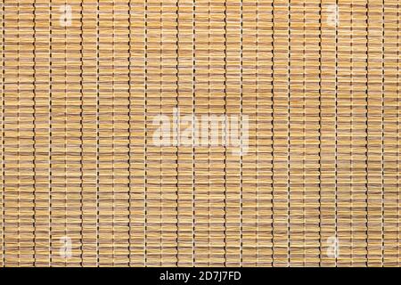 Rattan. Tappeto tessuto di canna o giallo paglierino. Tessitura di canna asciutta. Giallo chiaro. Foto Stock