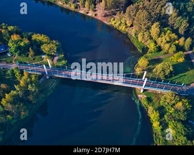 Vista aerea del ponte sul fiume Kotorosl Foto Stock