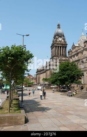 Torre dell'orologio barocca sul Municipio di Leeds, nel centro della città di Leeds, West Yorkshire, Inghilterra. Foto Stock