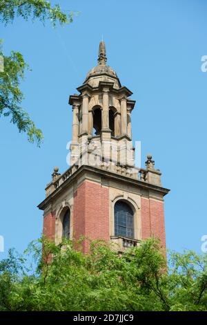 Campanile in un edificio nel centro di Leeds, West Yorkshire, Inghilterra. Foto Stock