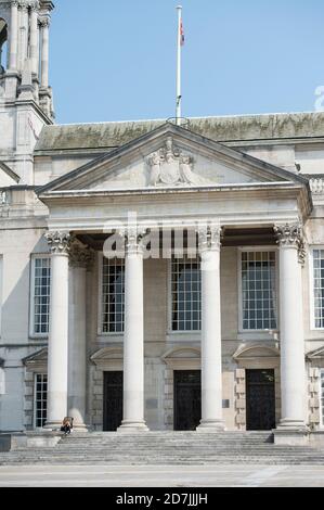 Ingresso alla sala civica di Leeds, Millennium Square, Leeds, West Yorkshire, Inghilterra. Foto Stock