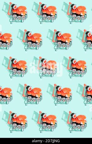 Il sushi nigiri di salmone giapponese fresco in carrelli per lo shopping su colorato sfondo Foto Stock