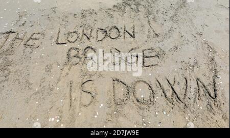 Testo LONDON BRIDGE È GIÙ sulla spiaggia è il Nome dell'operazione dello Stato Foto Stock