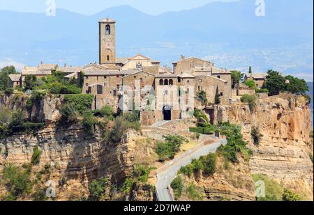 Vista dell'antica città italiana detta CIVITA DI BAGNO regio In Italia centrale Foto Stock