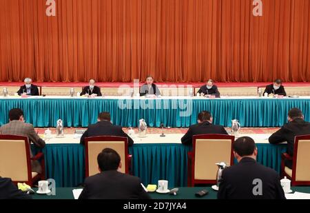 (201023) -- PECHINO, 23 ottobre 2020 (Xinhua) -- Wang Yang, membro del Comitato centrale permanente dell'Ufficio politico del Comitato centrale del Partito comunista cinese e presidente del Comitato nazionale della Conferenza politica consultiva del popolo cinese, Partecipa a un simposio con i capi dei comitati centrali dei partiti non comunisti per discutere i risultati delle ricerche e degli studi sul miglioramento della governance, garantendo e migliorando i mezzi di sostentamento delle persone, che sono stati condotti quest'anno dai partiti non comunisti, a Pechino, capitale della Cina, il 23 ottobre 2020. (Xinhua/Pang Xinglei) Foto Stock