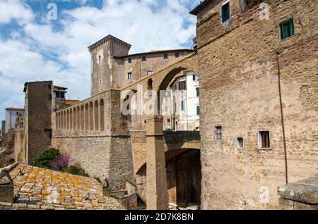 Paesaggio di Pitigliano in Toscana. Il centro storico è conosciuto come la piccola Gerusalemme per la presenza storica di una comunità ebraica. Foto Stock