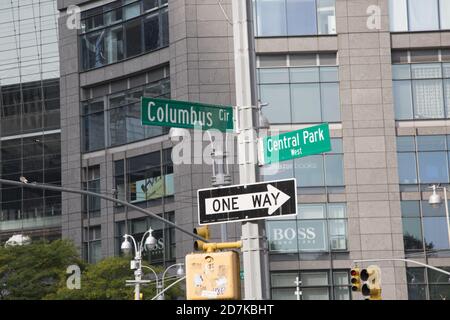 Angolo di Columbus Circle e Central Park West all'angolo sud-ovest di Central Park, a Manhattan, New York City. Foto Stock