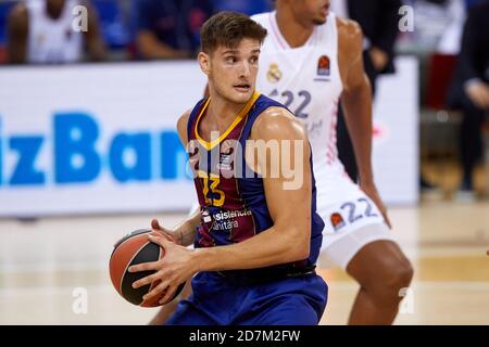 Barcellona, Spagna. 23 ottobre 2020. Sergi Martinez del FC Barcelona durante la partita della Turkish Airlines Eurolega tra il FC Barcelona e il Real Madrid al Palau Blaugrana il 23 ottobre 2020 a Barcellona, Spagna. Credit: Dax Images/Alamy Live News Foto Stock