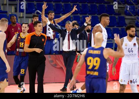 Barcellona, Spagna. 23 ottobre 2020. Sarunas Jasikevicius del FC Barcelona durante la partita della Turkish Airlines Eurolega tra il FC Barcelona e il Real Madrid al Palau Blaugrana il 23 ottobre 2020 a Barcellona, Spagna. Credit: Dax Images/Alamy Live News Foto Stock