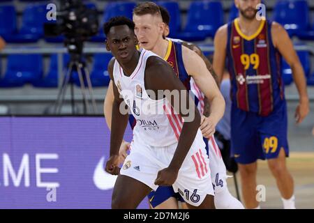 Barcellona, Spagna. 23 ottobre 2020. Usman Garuba del Real Madrid durante la partita della Turkish Airlines Eurolega tra il FC Barcelona e il Real Madrid al Palau Blaugrana il 23 ottobre 2020 a Barcellona, Spagna. Credit: Dax Images/Alamy Live News Foto Stock