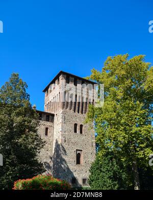 Il castello di Grazzano Visconti e l'annesso parco, costruito nel 1393 dalla nobile famiglia Visconti di Milano. Foto Stock