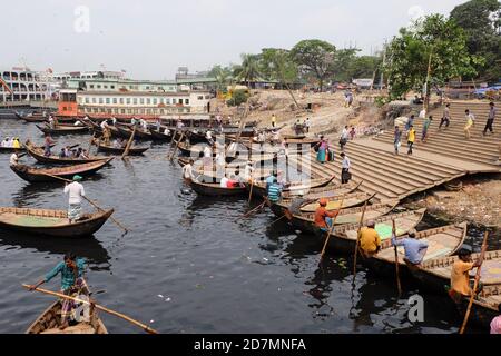 Piccole barche a Dhaka, Bangladesh Foto Stock