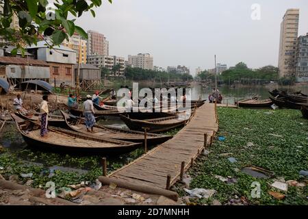 Piccole barche a Dhaka, Bangladesh Foto Stock