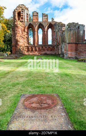 Arbroath Abbey, nella cittadina Scozzese di Arbroath, fu fondata nel 1178 dal Re Guglielmo il leone per un gruppo di Tironensian monaci Benedettini da Kelso Foto Stock