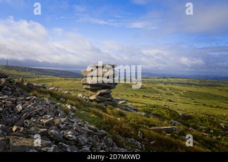 Il Cheesewring, una formazione naturale di granito intemperie su Stowe's Hill, Bodmin Moor, vicino a Minions, Cornovaglia, Inghilterra, Regno Unito. Foto Stock