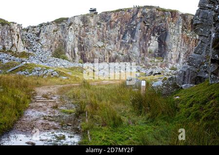 Ingresso alla cava di Cheesewring sul bordo orientale di Bodmin Moor vicino a Minions, Cornovaglia, Inghilterra, Regno Unito. Foto Stock