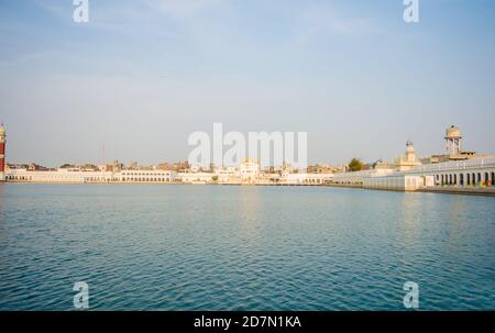 Bella vista di Gurudwara Tarn Taran Sahib, Amritsar, Punjab Foto Stock