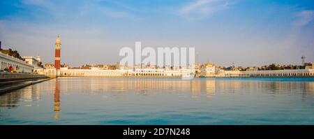 Bella vista di Gurudwara Tarn Taran Sahib, Amritsar, Punjab Foto Stock