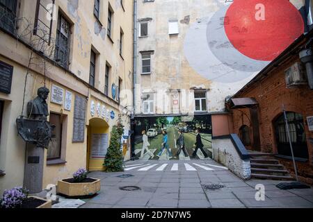 ST. PETERSBURG, RUSSIA - 23 OTTOBRE 2020: John Lennon Street. Art-Center 'Pushkinskaya 10'. Foto Stock