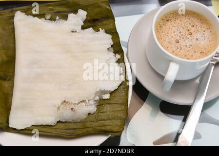 spuntini del tempo del tè del Kerala ada, spuntini infornati per il festival di Onam. Spuntini tradizionali del Kerala fatti in casa. Foto Stock