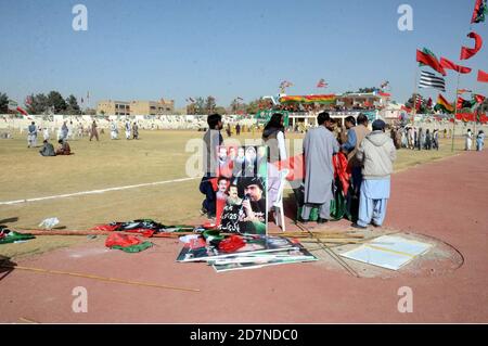 Vista degli accordi sono in corso lavori per la riunione pubblica del movimento democratico del Pakistan (PDM) in arrivo, all'Ayub Stadium di Quetta sabato 24 ottobre 2020. Foto Stock