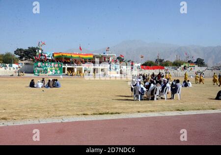 Vista degli accordi sono in corso lavori per la riunione pubblica del movimento democratico del Pakistan (PDM) in arrivo, all'Ayub Stadium di Quetta sabato 24 ottobre 2020. Foto Stock