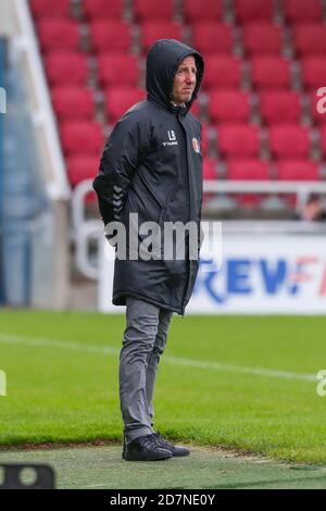 NORTHAMPTON, INGHILTERRA. 24 OTTOBRE. Il direttore di Charlton Athletic Lee Bowyer durante la prima metà della partita Sky Bet League uno tra Northampton Town e Charlton Athletic al PTS Academy Stadium di Northampton sabato 24 ottobre 2020. (Credit: John Cripps | MI News) Credit: MI News & Sport /Alamy Live News Foto Stock