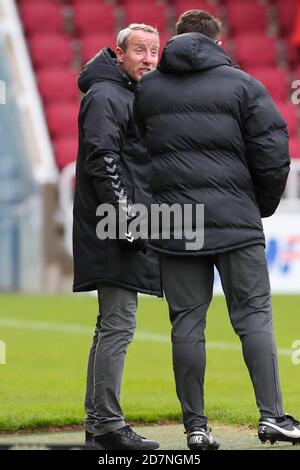 NORTHAMPTON, INGHILTERRA. 24 OTTOBRE. NORTHAMPTON, INGHILTERRA. 24 OTTOBRE. Il direttore di Charlton Athletic Lee Bowyer durante la prima metà della partita Sky Bet League uno tra Northampton Town e Charlton Athletic al PTS Academy Stadium di Northampton sabato 24 ottobre 2020. (Credit: John Cripps | MI News) Credit: MI News & Sport /Alamy Live News Foto Stock